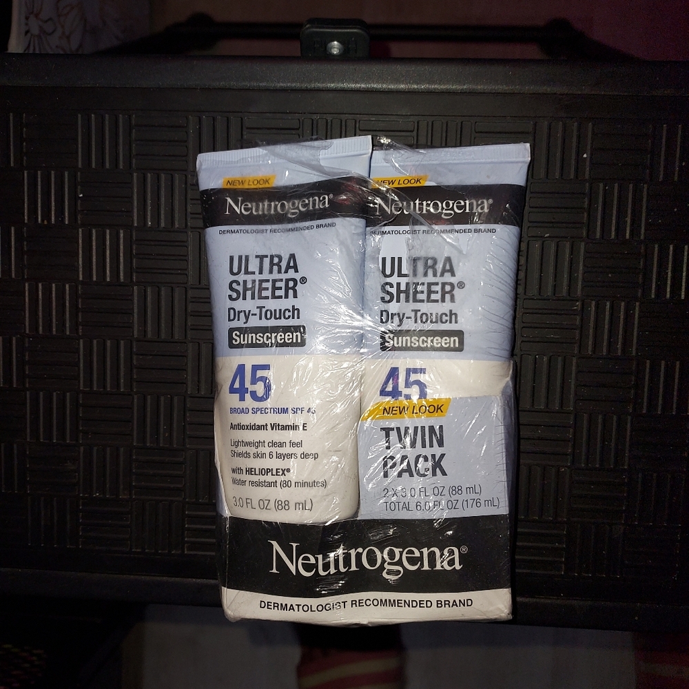 Neutrogena Ultra Sheer Sunscreen SPF 45     Twin Pack